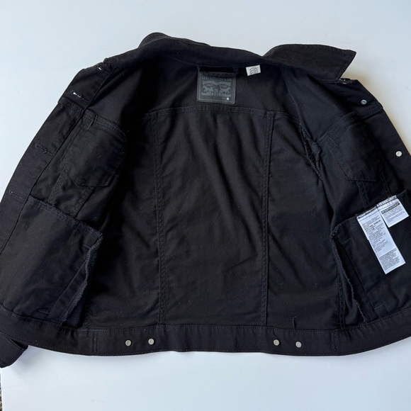Levi’s Black Women’s Jean Jacket - Picture 3 of 4